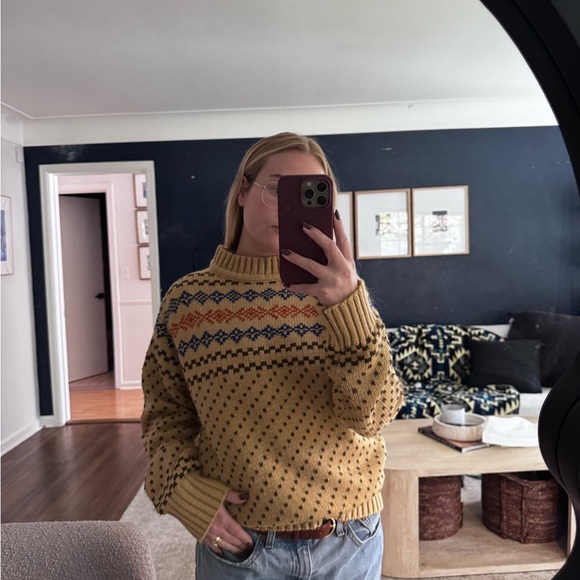 Vintage Patterned Sweater - Picture 4 of 4